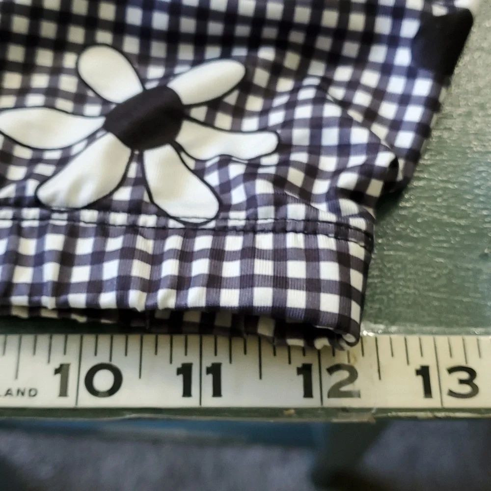 Sweet little summer set, shorts and top nave blue and white. Size small. NWOT.‎